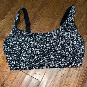 lululemon size 4 black and white polka dot reflective bra.